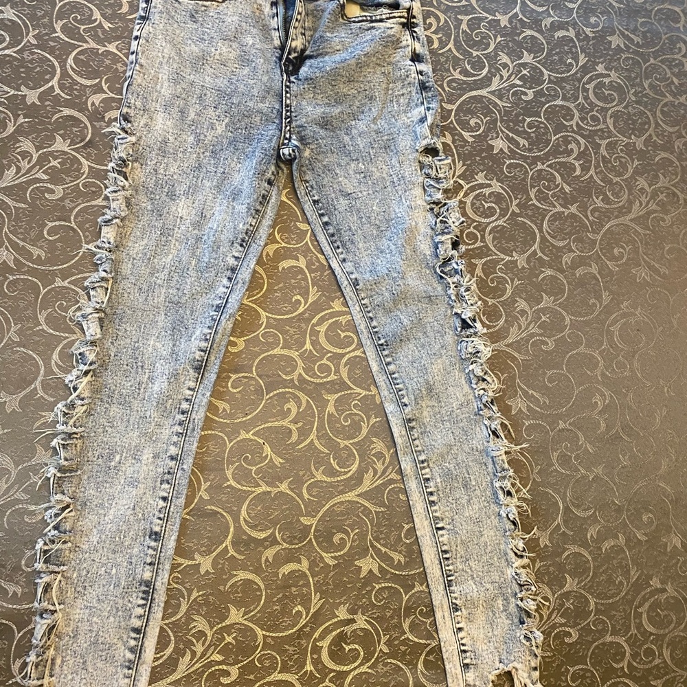 Skinny Jeans with Distressed Details